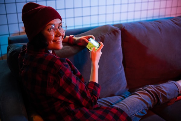 PUBGをプレイしている女性の画像